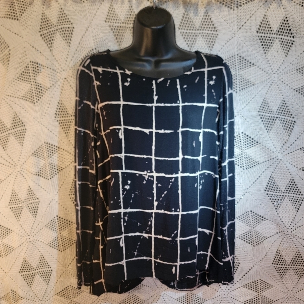 Versona size medium black cream lines with flaps in back. Long sleeve.